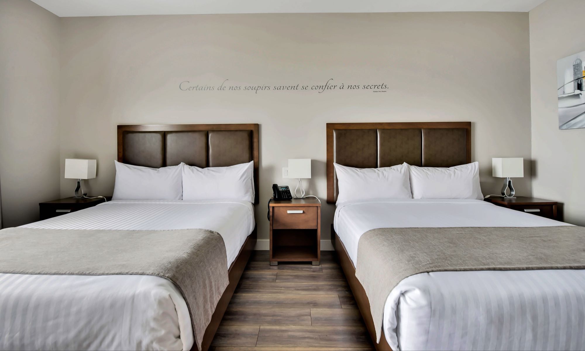 petit-manoir-casino-chambre-standard-2-lits-queen-02