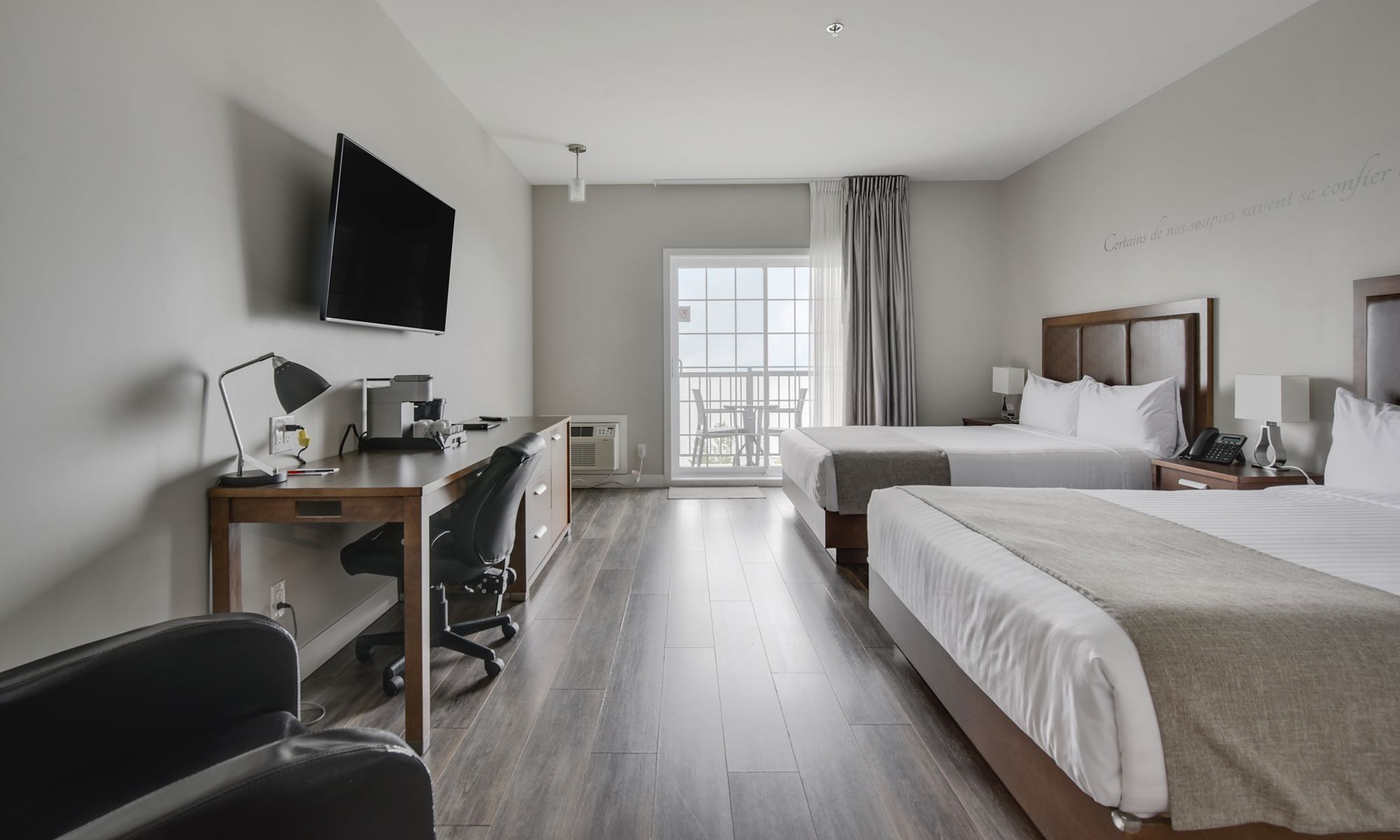 petit-manoir-casino-chambre-superieure-2-lits-queen-02