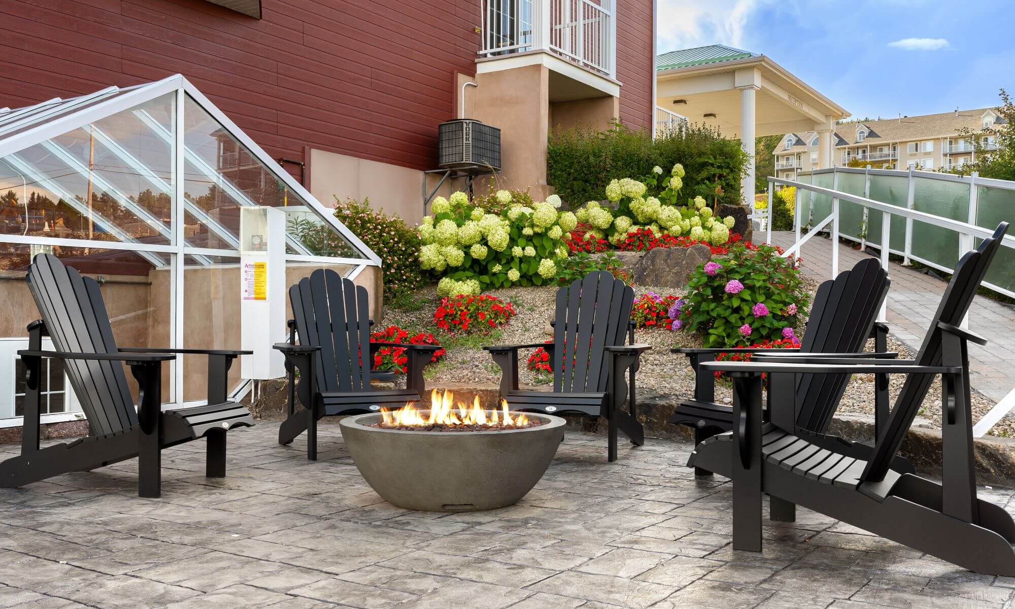 petit-manoir-casino-feu-exterieur-vue